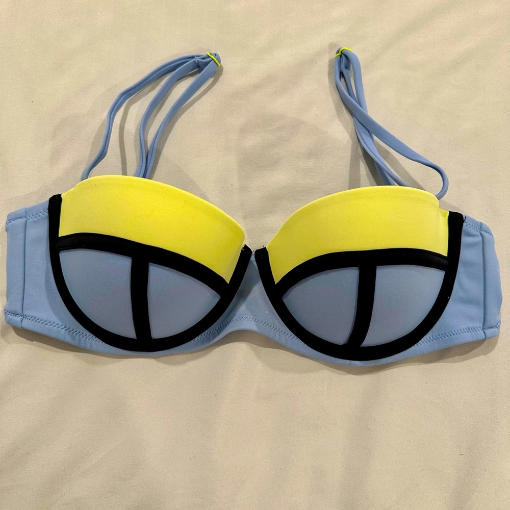Victoria’s Secret Neoprene Colorblock push-up bikini top Available in 34C & 32D